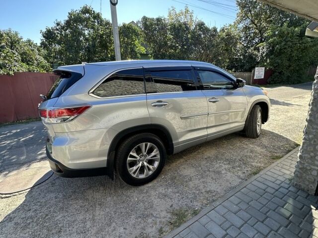 Серый Тойота Хайлендер, объемом двигателя 3.5 л и пробегом 173 тыс. км за 21900 $, фото 1 на Automoto.ua