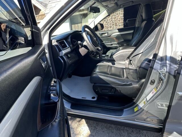 Серый Тойота Хайлендер, объемом двигателя 3.5 л и пробегом 173 тыс. км за 21900 $, фото 6 на Automoto.ua