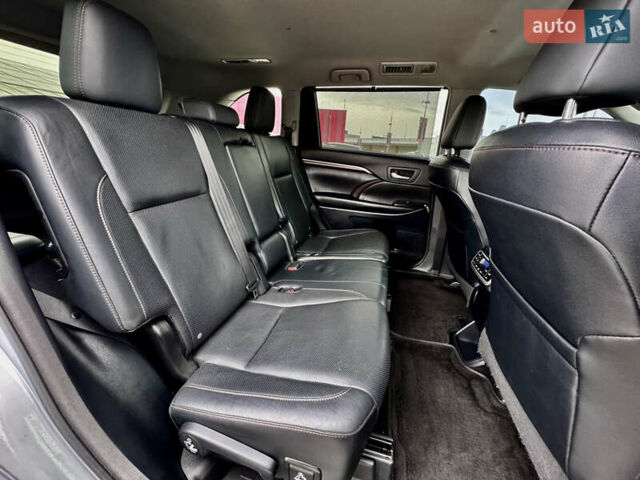 Тойота Хайлендер 2016 в Киеве на Automoto.ua Серый Тойота Хайлендер, объемом двигателя 3.46 л и пробегом 181 тыс. км за 28000 $, фото 29 на Automoto.ua