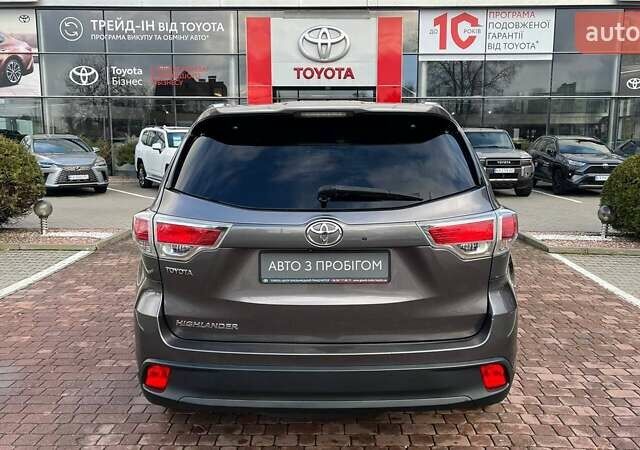 Серый Тойота Хайлендер, объемом двигателя 2.67 л и пробегом 253 тыс. км за 21900 $, фото 3 на Automoto.ua