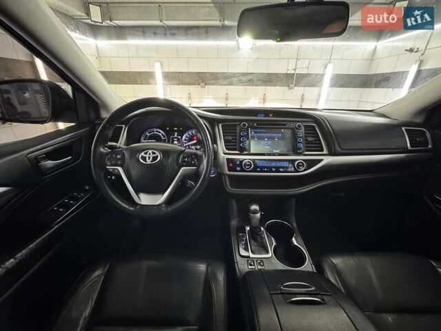 Серый Тойота Хайлендер, объемом двигателя 3.46 л и пробегом 237 тыс. км за 22500 $, фото 20 на Automoto.ua