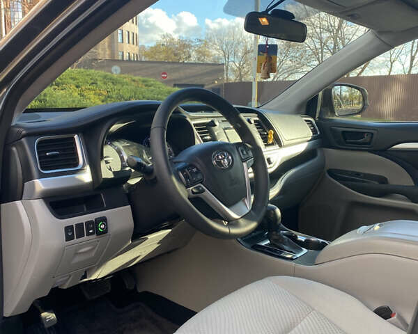 Тойота Хайлендер 2016 в Харькове на Automoto.ua Серый Тойота Хайлендер, объемом двигателя 2.67 л и пробегом 123 тыс. км за 18800 $, фото 10 на Automoto.ua