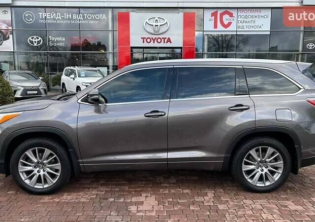 Серый Тойота Хайлендер, объемом двигателя 2.67 л и пробегом 253 тыс. км за 21900 $, фото 2 на Automoto.ua