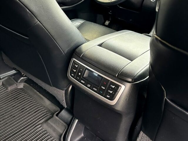 Серый Тойота Хайлендер, объемом двигателя 2.7 л и пробегом 262 тыс. км за 21000 $, фото 5 на Automoto.ua