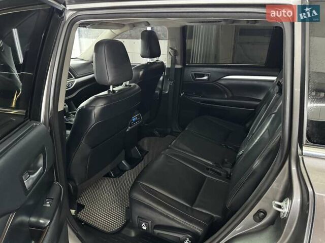 Серый Тойота Хайлендер, объемом двигателя 3.46 л и пробегом 237 тыс. км за 22500 $, фото 12 на Automoto.ua