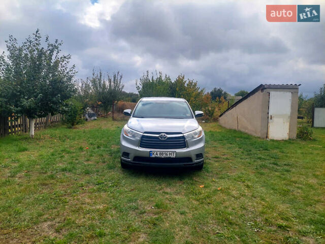 Тойота Хайлендер 2016 в Киеве на Automoto.ua Серый Тойота Хайлендер, объемом двигателя 3.46 л и пробегом 150 тыс. км за 20500 $, фото 1 на Automoto.ua