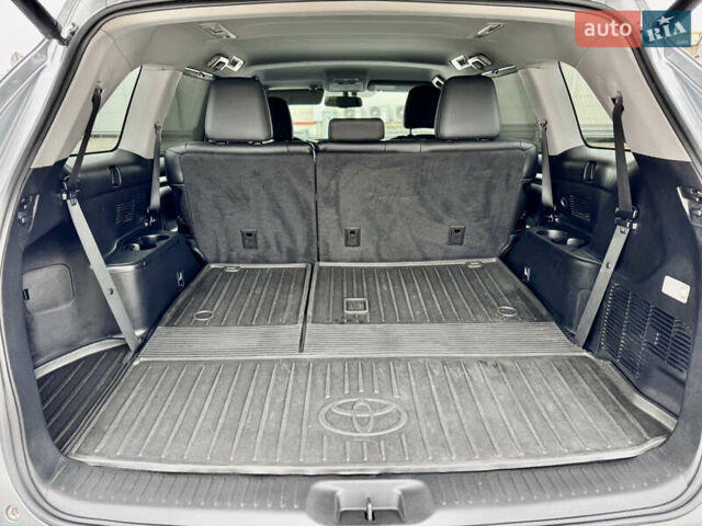 Тойота Хайлендер 2016 в Киеве на Automoto.ua Серый Тойота Хайлендер, объемом двигателя 3.46 л и пробегом 181 тыс. км за 28000 $, фото 37 на Automoto.ua