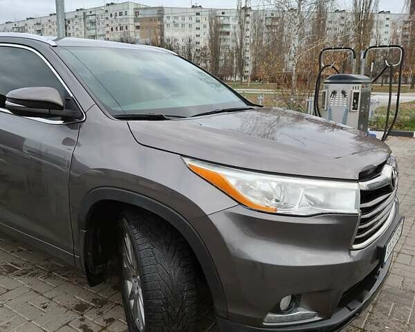 Серый Тойота Хайлендер, объемом двигателя 2.67 л и пробегом 110 тыс. км за 25000 $, фото 1 на Automoto.ua