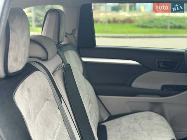 Сірий Тойота Хайлендер, об'ємом двигуна 2.67 л та пробігом 157 тис. км за 25700 $, фото 21 на Automoto.ua