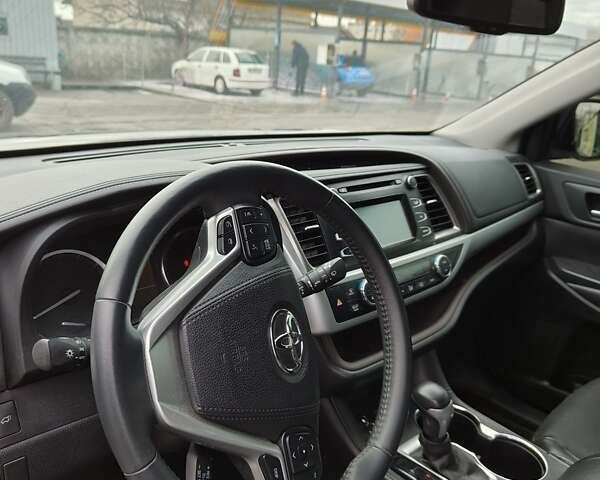 Серый Тойота Хайлендер, объемом двигателя 2.67 л и пробегом 110 тыс. км за 25000 $, фото 5 на Automoto.ua