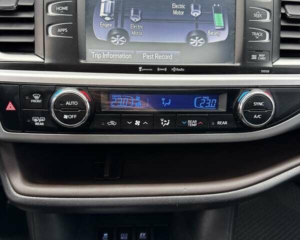 Серый Тойота Хайлендер, объемом двигателя 3.46 л и пробегом 237 тыс. км за 22500 $, фото 26 на Automoto.ua