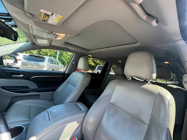 Тойота Хайлендер 2016 в Львове на Automoto.ua Серый Тойота Хайлендер, объемом двигателя 3.5 л и пробегом 80 тыс. км за 11000 $, фото 9 на Automoto.ua