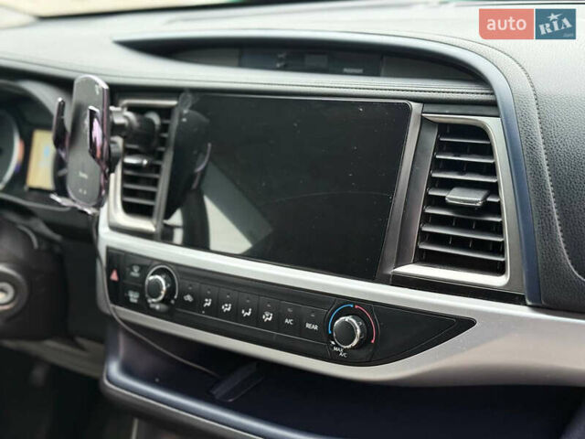Сірий Тойота Хайлендер, об'ємом двигуна 2.67 л та пробігом 157 тис. км за 25700 $, фото 14 на Automoto.ua