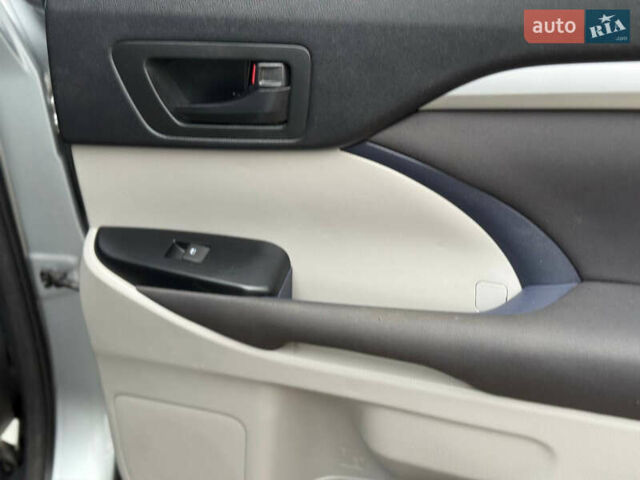 Сірий Тойота Хайлендер, об'ємом двигуна 2.67 л та пробігом 157 тис. км за 25700 $, фото 19 на Automoto.ua