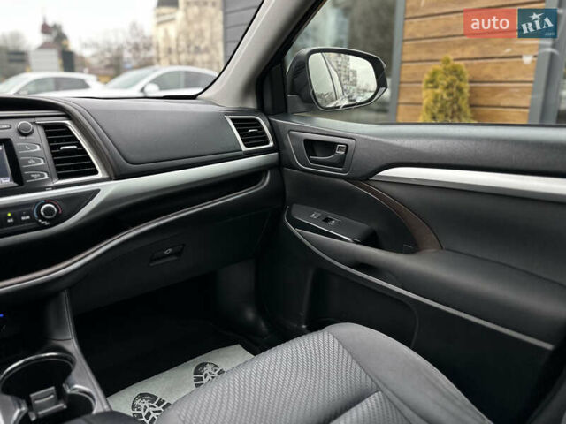 Сірий Тойота Хайлендер, об'ємом двигуна 2.7 л та пробігом 170 тис. км за 19500 $, фото 45 на Automoto.ua