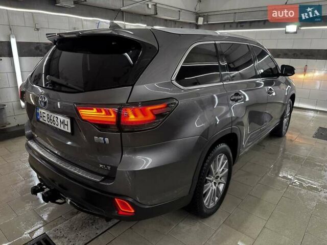 Серый Тойота Хайлендер, объемом двигателя 3.46 л и пробегом 237 тыс. км за 22500 $, фото 4 на Automoto.ua