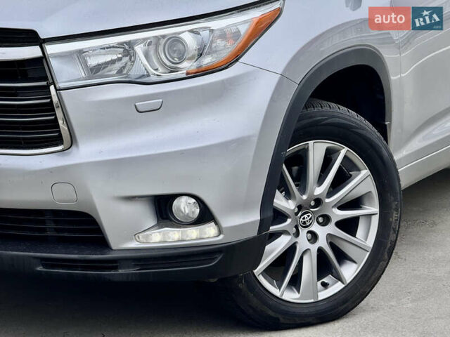 Тойота Хайлендер 2016 в Киеве на Automoto.ua Серый Тойота Хайлендер, объемом двигателя 3.46 л и пробегом 181 тыс. км за 28000 $, фото 9 на Automoto.ua