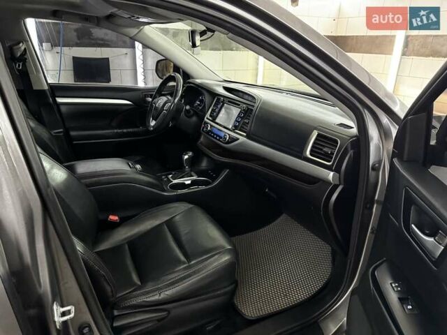 Серый Тойота Хайлендер, объемом двигателя 3.46 л и пробегом 237 тыс. км за 22500 $, фото 17 на Automoto.ua