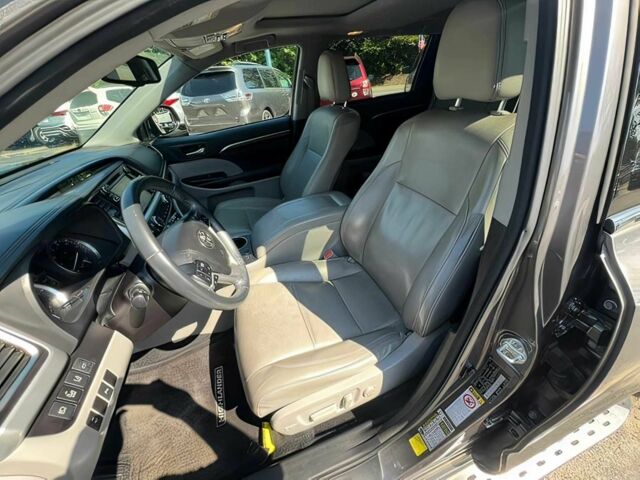 Тойота Хайлендер 2016 в Львове на Automoto.ua Серый Тойота Хайлендер, объемом двигателя 3.5 л и пробегом 80 тыс. км за 11000 $, фото 8 на Automoto.ua