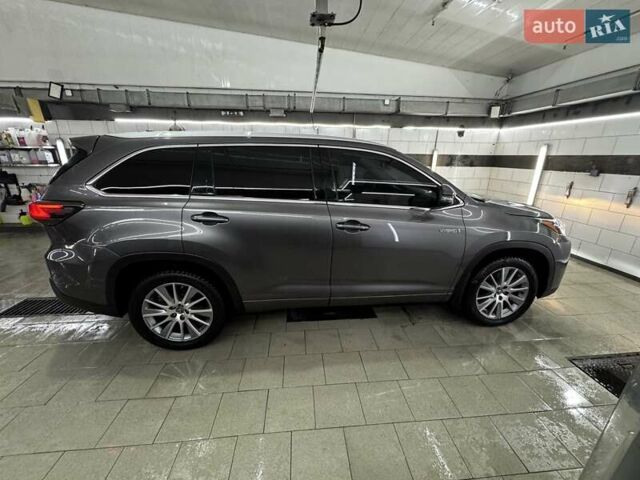 Серый Тойота Хайлендер, объемом двигателя 3.46 л и пробегом 237 тыс. км за 22500 $, фото 3 на Automoto.ua