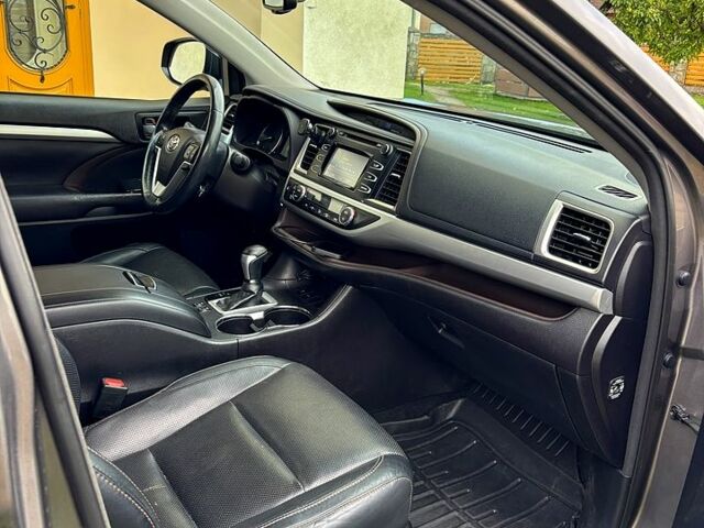 Серый Тойота Хайлендер, объемом двигателя 2.7 л и пробегом 262 тыс. км за 21000 $, фото 7 на Automoto.ua