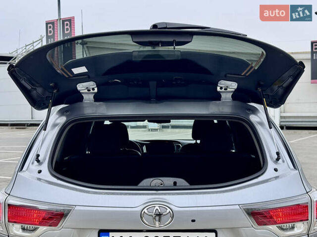 Тойота Хайлендер 2016 в Киеве на Automoto.ua Серый Тойота Хайлендер, объемом двигателя 3.46 л и пробегом 181 тыс. км за 28000 $, фото 18 на Automoto.ua