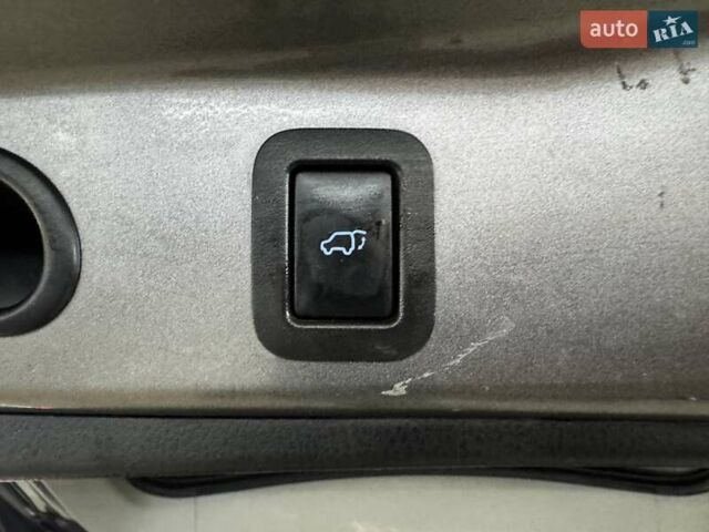 Серый Тойота Хайлендер, объемом двигателя 3.46 л и пробегом 237 тыс. км за 22500 $, фото 14 на Automoto.ua