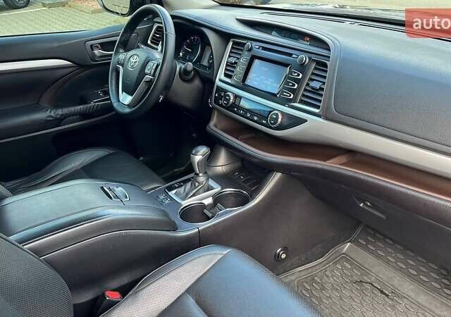 Серый Тойота Хайлендер, объемом двигателя 2.67 л и пробегом 253 тыс. км за 21900 $, фото 5 на Automoto.ua