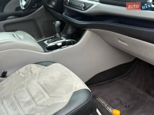Сірий Тойота Хайлендер, об'ємом двигуна 2.67 л та пробігом 157 тис. км за 25700 $, фото 16 на Automoto.ua