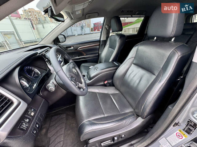 Тойота Хайлендер 2016 в Киеве на Automoto.ua Серый Тойота Хайлендер, объемом двигателя 3.46 л и пробегом 181 тыс. км за 28000 $, фото 24 на Automoto.ua
