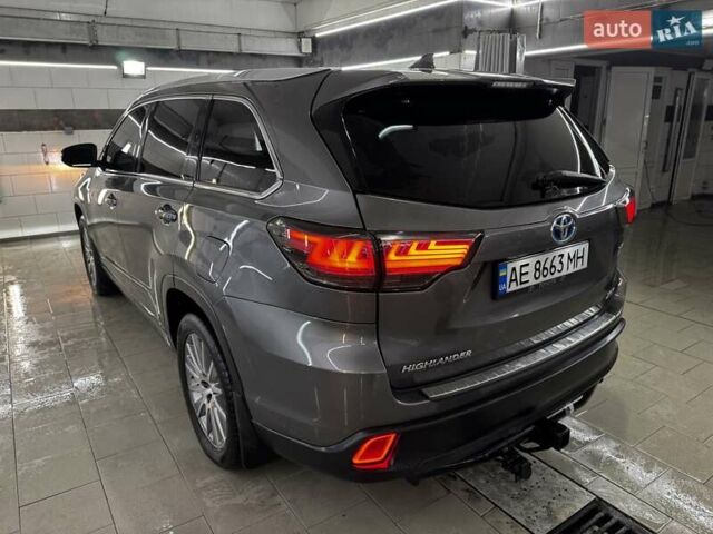 Серый Тойота Хайлендер, объемом двигателя 3.46 л и пробегом 237 тыс. км за 22500 $, фото 6 на Automoto.ua