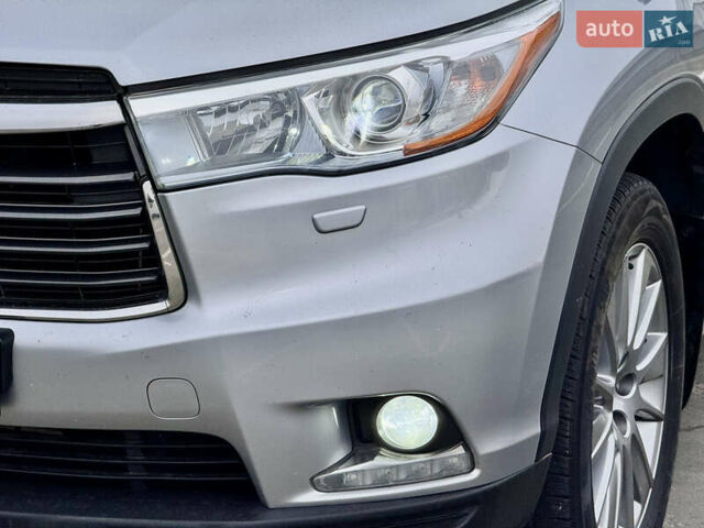 Тойота Хайлендер 2016 в Киеве на Automoto.ua Серый Тойота Хайлендер, объемом двигателя 3.46 л и пробегом 181 тыс. км за 28000 $, фото 5 на Automoto.ua