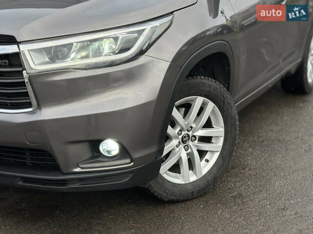 Сірий Тойота Хайлендер, об'ємом двигуна 2.7 л та пробігом 170 тис. км за 19500 $, фото 4 на Automoto.ua