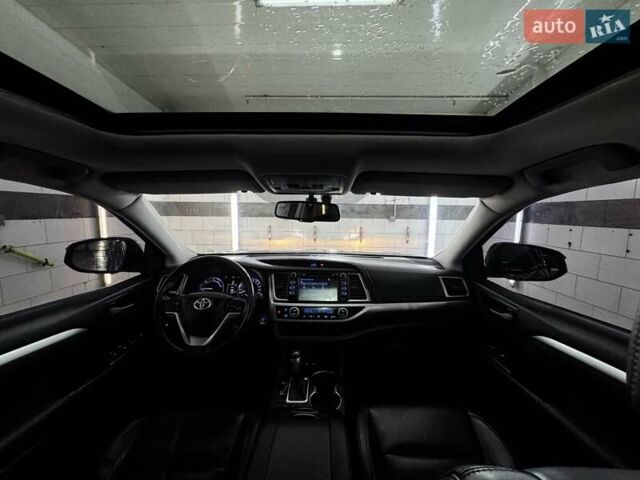 Серый Тойота Хайлендер, объемом двигателя 3.46 л и пробегом 237 тыс. км за 22500 $, фото 19 на Automoto.ua