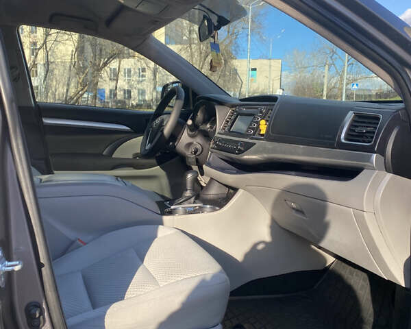 Тойота Хайлендер 2016 в Харькове на Automoto.ua Серый Тойота Хайлендер, объемом двигателя 2.67 л и пробегом 123 тыс. км за 18800 $, фото 8 на Automoto.ua