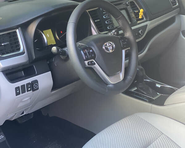 Тойота Хайлендер 2016 в Харькове на Automoto.ua Серый Тойота Хайлендер, объемом двигателя 2.67 л и пробегом 123 тыс. км за 18800 $, фото 4 на Automoto.ua