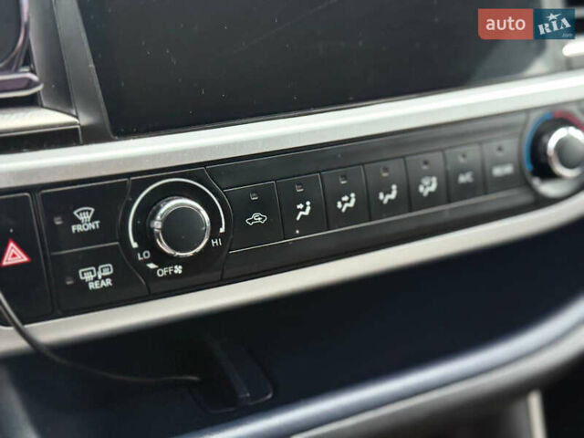 Сірий Тойота Хайлендер, об'ємом двигуна 2.67 л та пробігом 157 тис. км за 25700 $, фото 9 на Automoto.ua