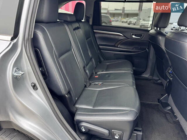 Тойота Хайлендер 2016 в Киеве на Automoto.ua Серый Тойота Хайлендер, объемом двигателя 3.46 л и пробегом 181 тыс. км за 28000 $, фото 30 на Automoto.ua