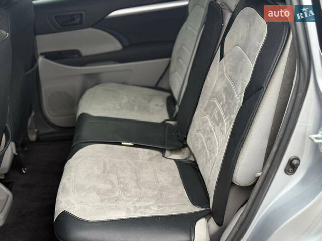 Сірий Тойота Хайлендер, об'ємом двигуна 2.67 л та пробігом 157 тис. км за 25700 $, фото 23 на Automoto.ua
