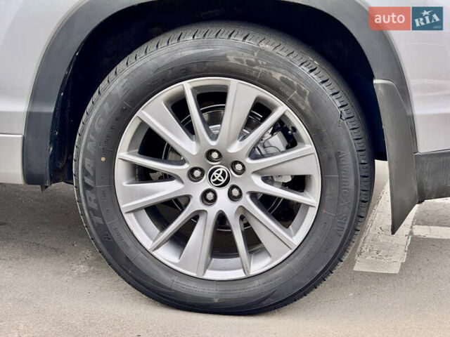 Тойота Хайлендер 2016 в Киеве на Automoto.ua Серый Тойота Хайлендер, объемом двигателя 3.46 л и пробегом 181 тыс. км за 28000 $, фото 56 на Automoto.ua