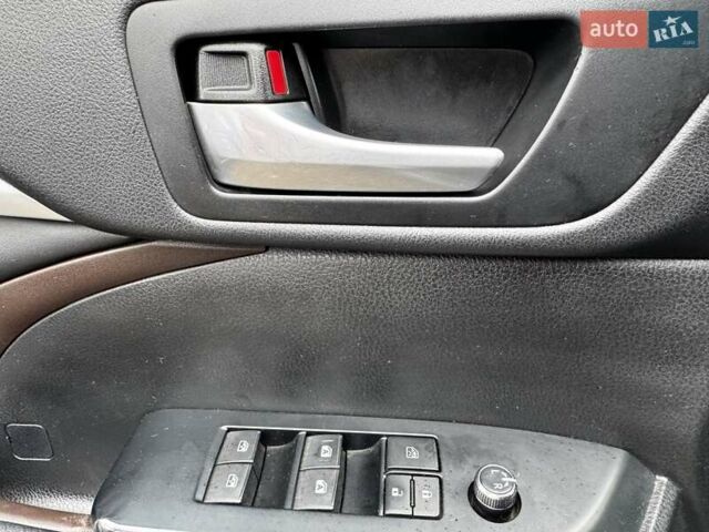 Серый Тойота Хайлендер, объемом двигателя 3.46 л и пробегом 237 тыс. км за 22500 $, фото 29 на Automoto.ua