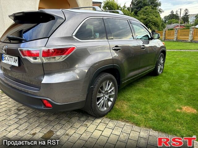 Серый Тойота Хайлендер, объемом двигателя 2.7 л и пробегом 262 тыс. км за 21000 $, фото 3 на Automoto.ua