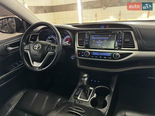 Серый Тойота Хайлендер, объемом двигателя 3.46 л и пробегом 237 тыс. км за 22500 $, фото 18 на Automoto.ua