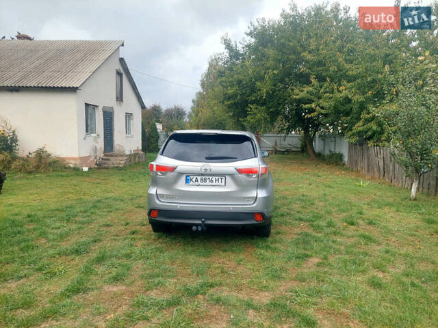 Тойота Хайлендер 2016 в Киеве на Automoto.ua Серый Тойота Хайлендер, объемом двигателя 3.46 л и пробегом 150 тыс. км за 20500 $, фото 4 на Automoto.ua