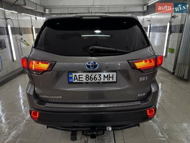 Серый Тойота Хайлендер, объемом двигателя 3.46 л и пробегом 237 тыс. км за 22500 $, фото 5 на Automoto.ua