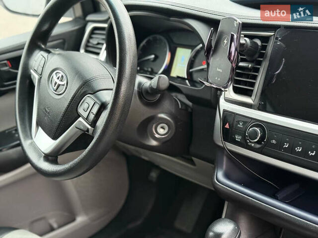 Сірий Тойота Хайлендер, об'ємом двигуна 2.67 л та пробігом 157 тис. км за 25700 $, фото 15 на Automoto.ua