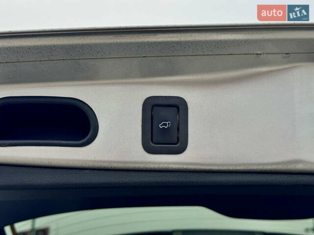 Тойота Хайлендер 2016 в Киеве на Automoto.ua Серый Тойота Хайлендер, объемом двигателя 3.46 л и пробегом 181 тыс. км за 28000 $, фото 48 на Automoto.ua