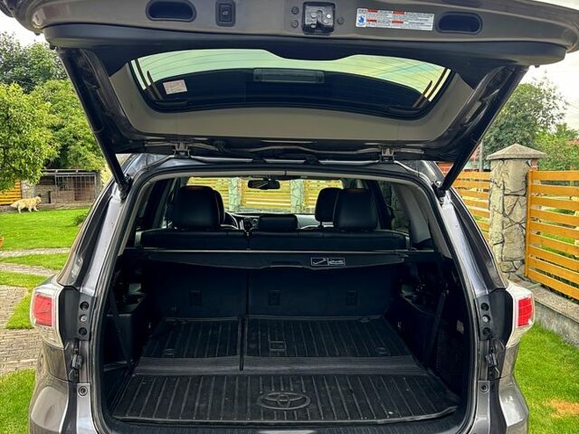 Серый Тойота Хайлендер, объемом двигателя 2.7 л и пробегом 262 тыс. км за 21000 $, фото 2 на Automoto.ua