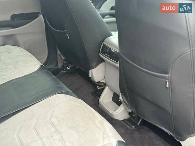 Сірий Тойота Хайлендер, об'ємом двигуна 2.67 л та пробігом 157 тис. км за 25700 $, фото 22 на Automoto.ua