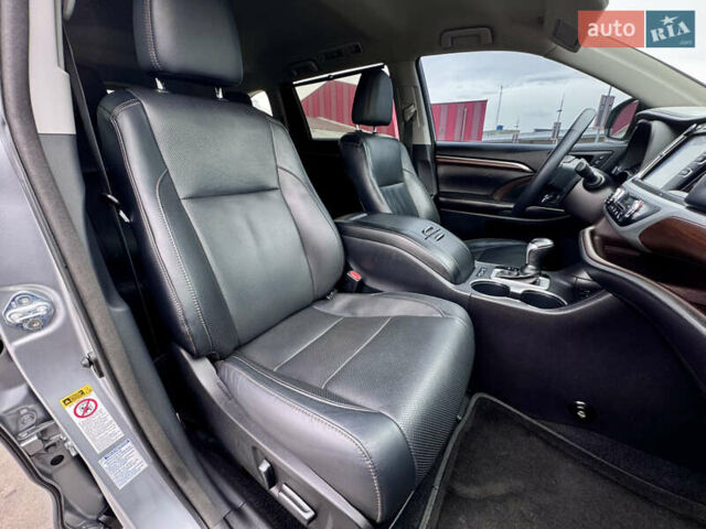 Тойота Хайлендер 2016 в Киеве на Automoto.ua Серый Тойота Хайлендер, объемом двигателя 3.46 л и пробегом 181 тыс. км за 28000 $, фото 26 на Automoto.ua